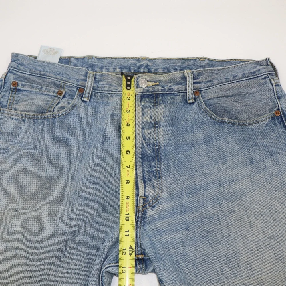 Levis 501 Men Original Fit Button Fly Straight Leg Light Wash Blue Jeans 38 x 32